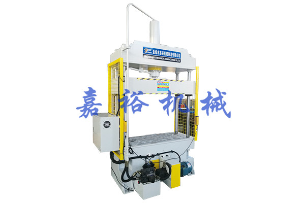 精密四柱裁斷機